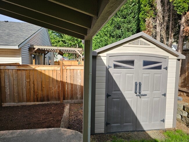 Building Photo - 21138 SW Houston Dr