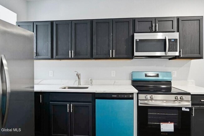 Foto del edificio - 1368 Central Ave