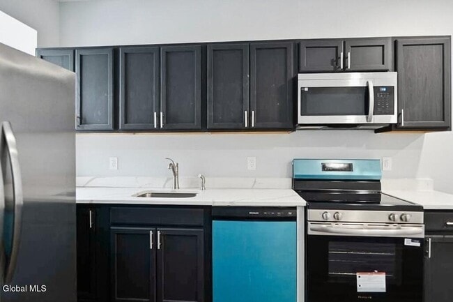 Foto del edificio - 1368 Central Ave