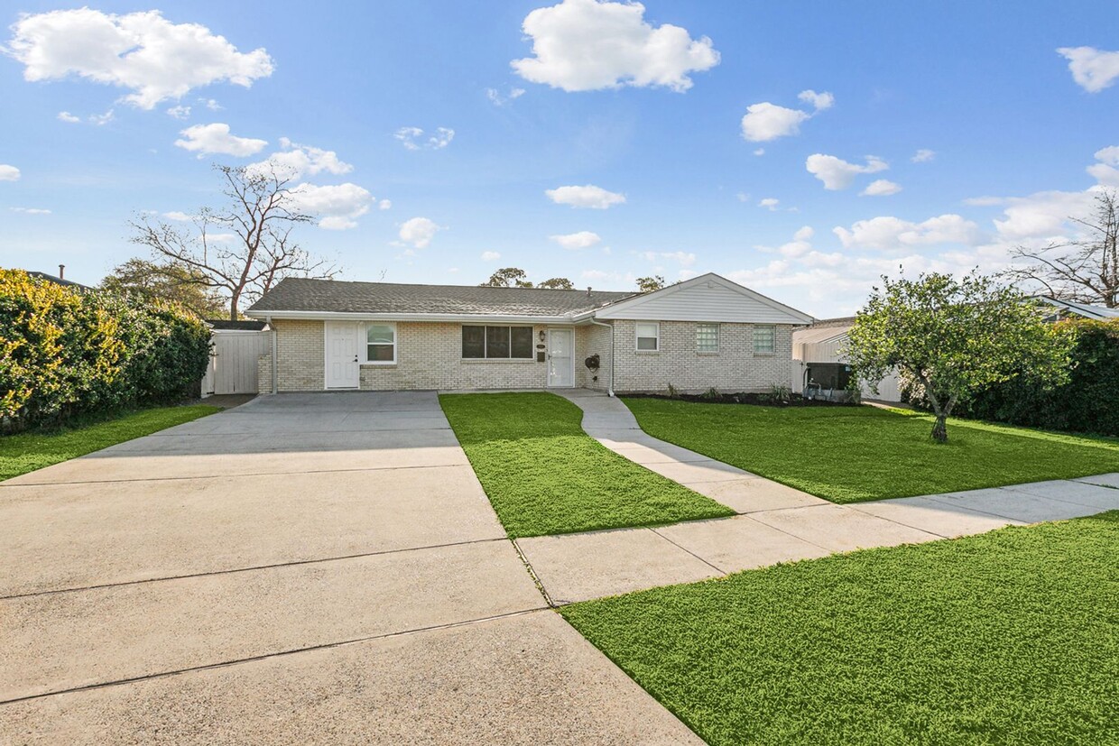 Primary Photo - 3 Bedroom in the Heart of Metairie with Up...