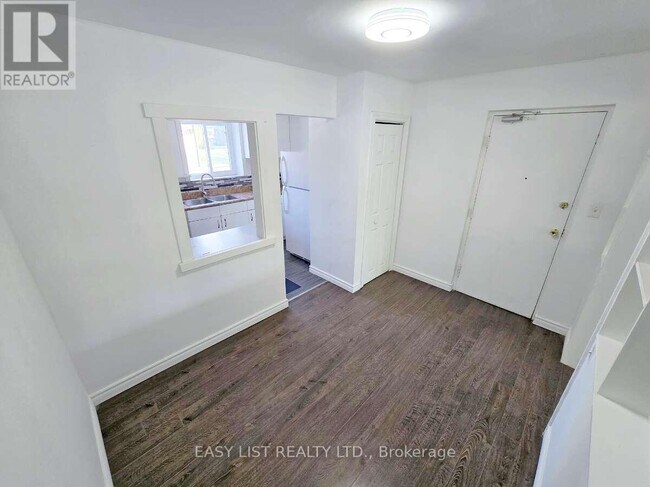 Photo du bâtiment - 8650 Wyandotte St E