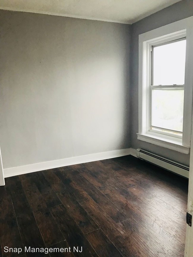 Building Photo - 557 Ocean Ave