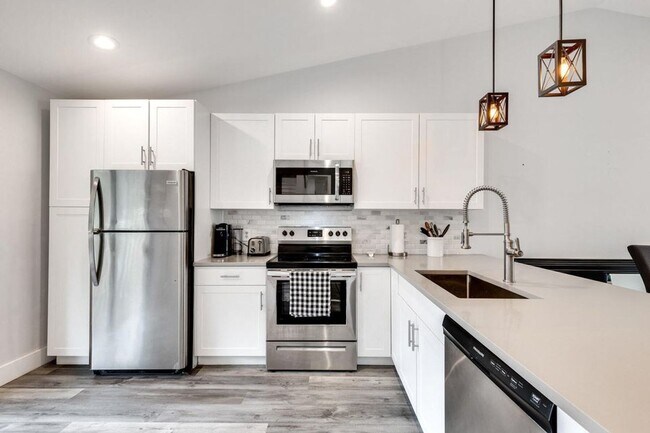 Foto del edificio - 13155 Chadwick Ct