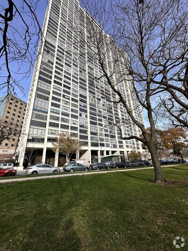 Building Photo - 2800 N Lake Shore Dr