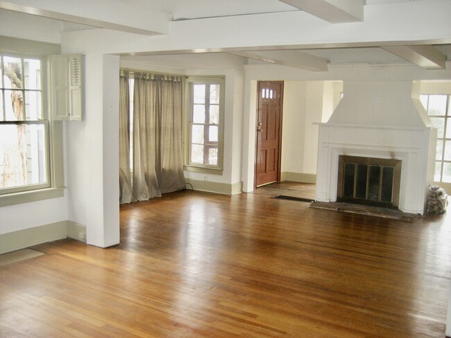 living room with bay windows and fireplace - 306 E Genesee St