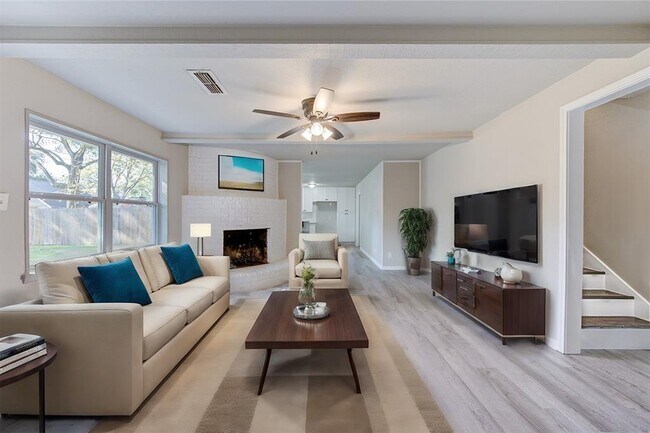 Foto del edificio - 10647 Hazelhurst Dr