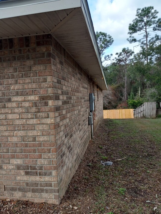 Building Photo - Spacious 4-Bedroom, 3-Bath All-Brick Home ...