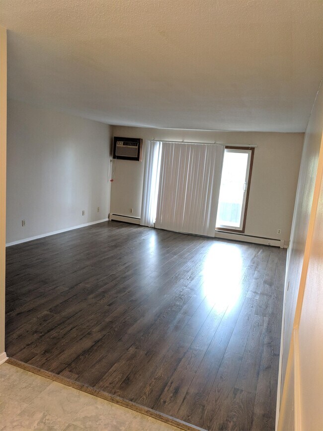 Foto del edificio - 8304 Zane Ave N