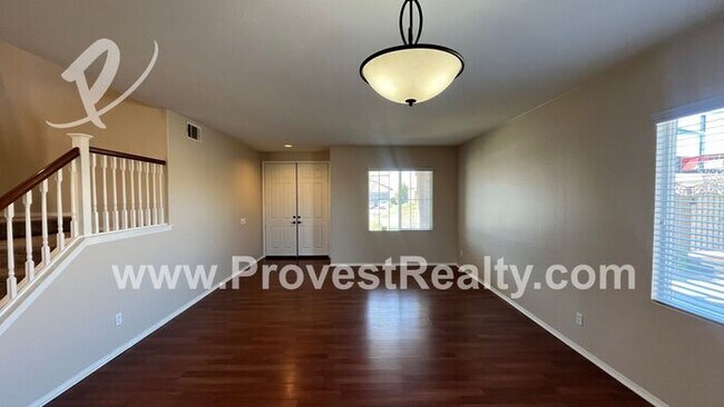 Building Photo - Large 5 Bed, 3 Bath Hesperia Home!!!