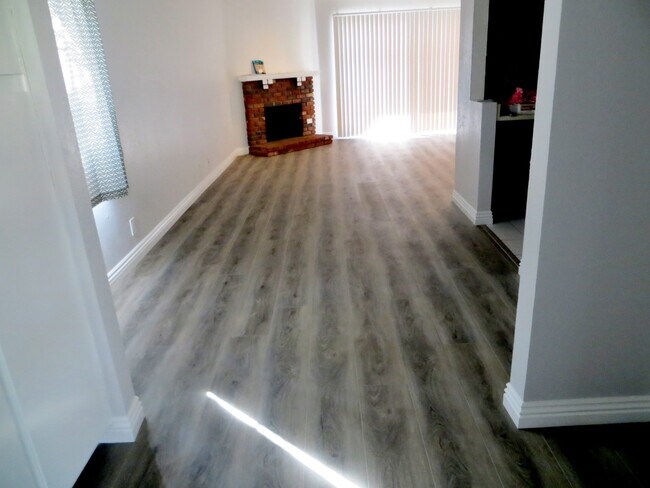 Foto del edificio - 7307 Haskell Ave