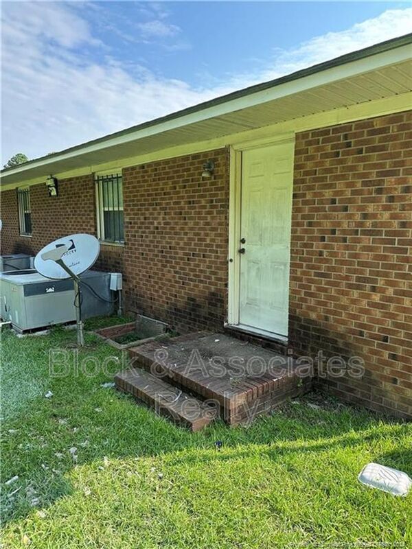 Foto del edificio - 4959 Fieldcrest Dr