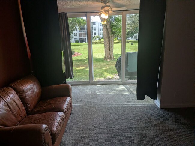 Foto del edificio - 9471 Evergreen Pl