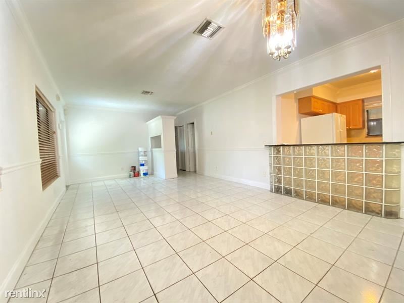 Building Photo - 3 br, 2 bath House - 1035 NE 146th St