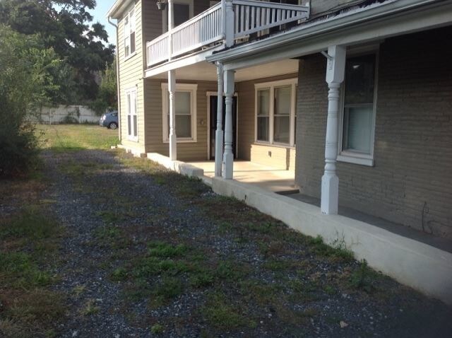 Building Photo - 3 br, 1.5 bath House - 435 New Holland Ave.
