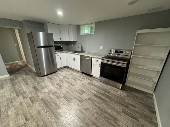 Building Photo - Charming Basement for Rent in the Heart of...