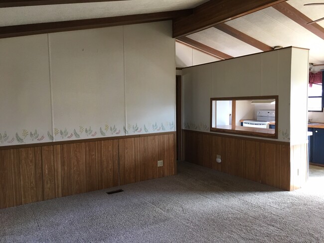 Building Photo - 446 Maples Rd