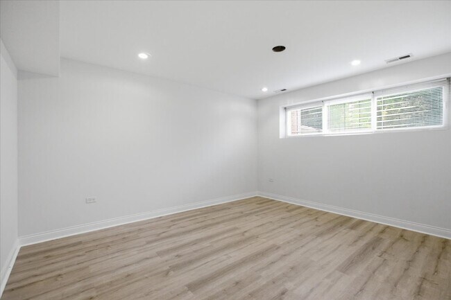 Foto del edificio - 3528 W Shakespeare Ave