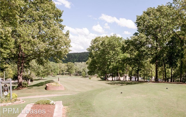 Building Photo - 305 Wimbledon Dr