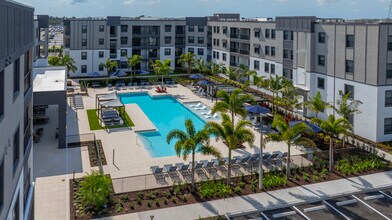 Building Photo - The Alary