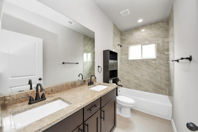 Foto del edificio - 314 Carlos Leal Dr