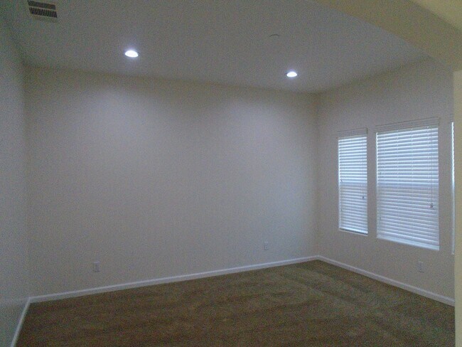 Foto del edificio - SOLAR......GORGEOUS---3 BEDROOMS PLUS AN OFFICE !!!