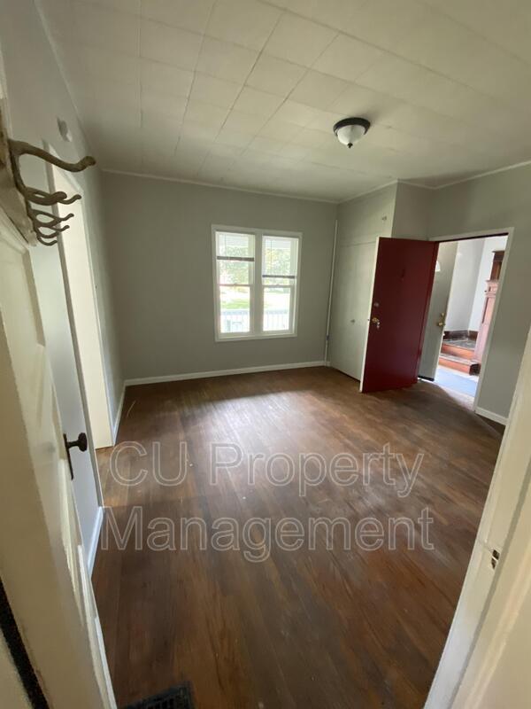 Building Photo - 615 W White St