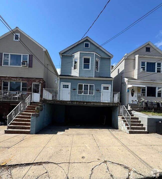 Building Photo - 30 E 49th St