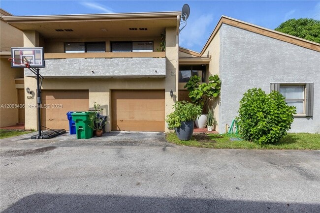 Foto del edificio - 8390 N Missionwood Cir