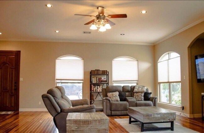 Building Photo - 20600 Highland Lake Dr