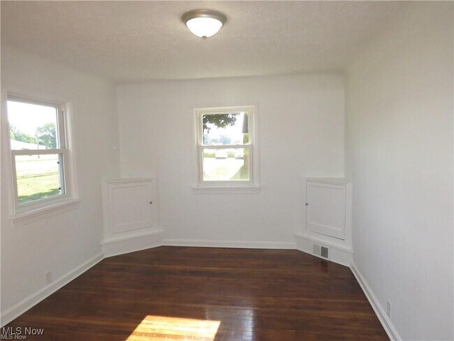 Foto del edificio - 6424 N Ridge Rd