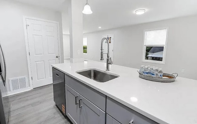 Building Photo - 2245 Carter St