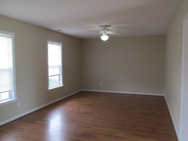 Foto del edificio - 1002 Birch Ct