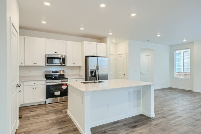 Foto del edificio - 637 Thistle Pl