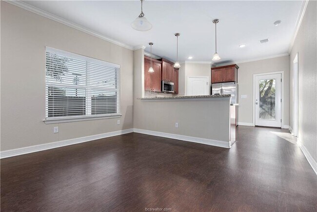 Building Photo - 1422 Holleman Dr