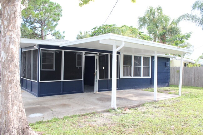 carport - 849 58th Avenue Northeast