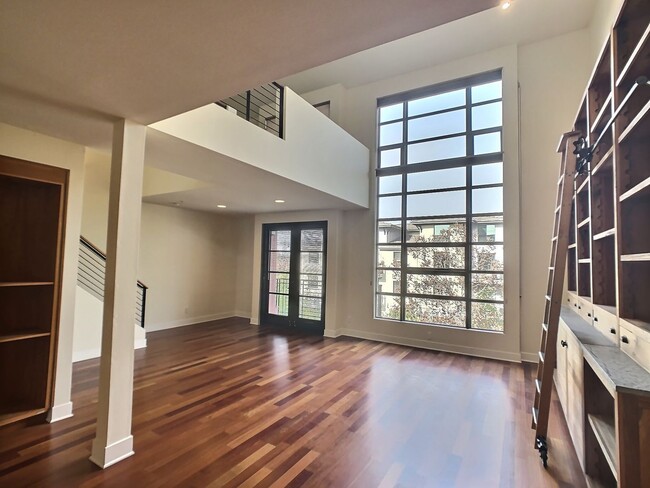 Foto del edificio - BRIGHT, SPACIOUS 1BD/1.5BA LOFT IN JAPANTO...