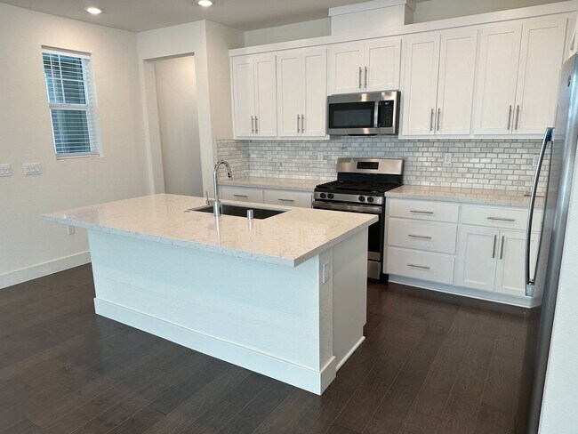 Building Photo - 2056 Marina Dr