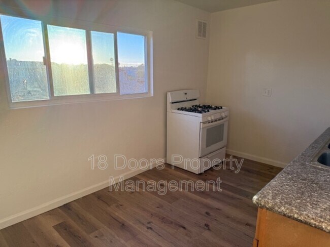 Foto del edificio - 3776 Ocean View Blvd