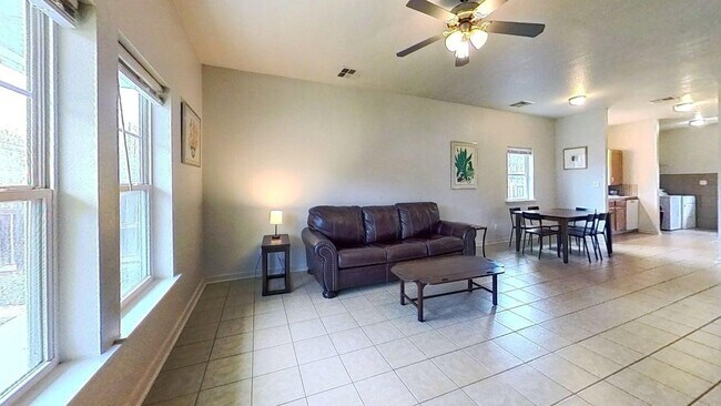 Foto del edificio - 615 1st St