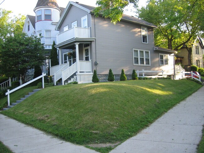 Corner of Franklin and Lyon - 1463 N Franklin Pl