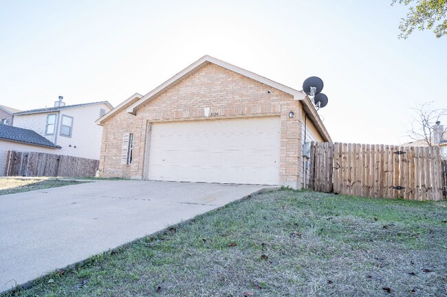 Foto del edificio - 3504 Sandy Brook Dr