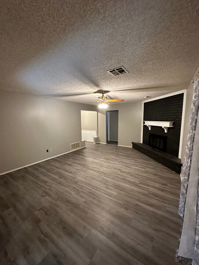 Building Photo - 301 N Morgan Dr
