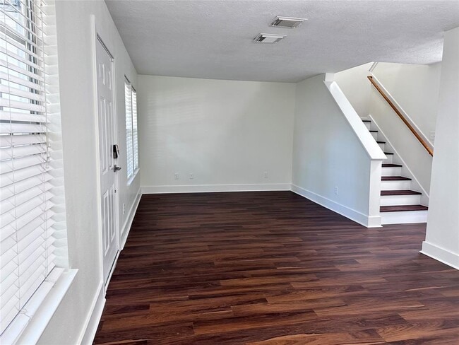 Building Photo - 10126 Farrell Dr