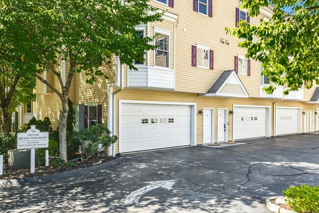 Building Photo - 160 Glenbrook Rd