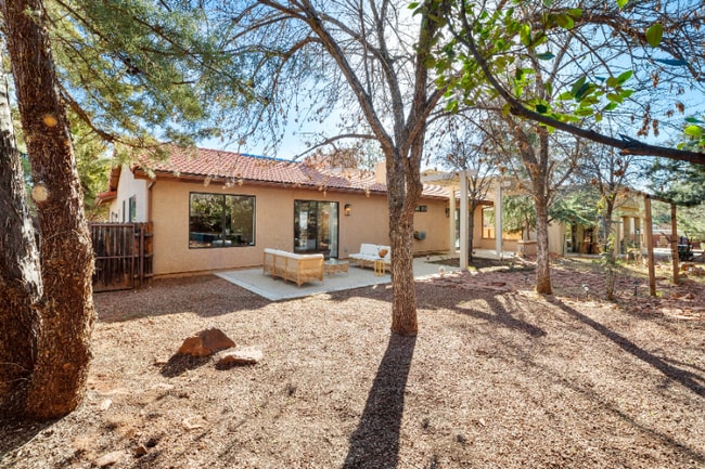 Building Photo - 115 Canyon Diablo Rd