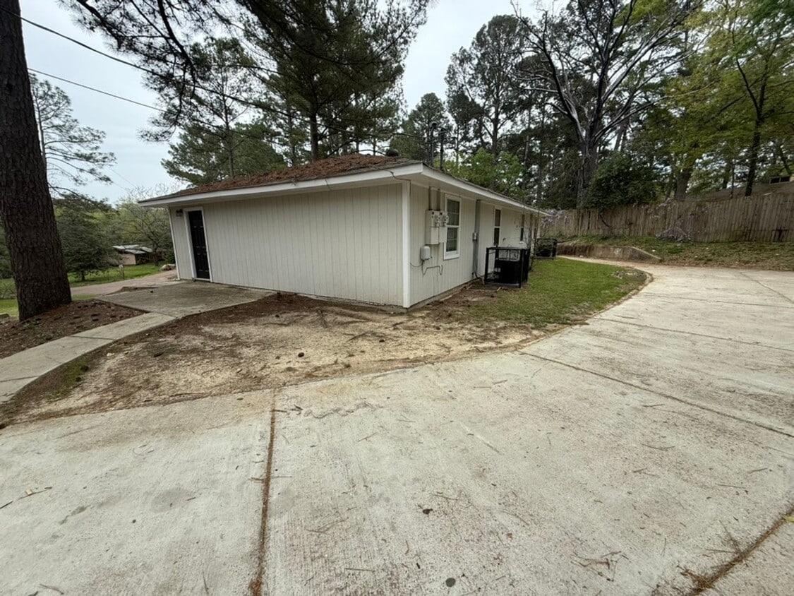 Building Photo - 2 Bed 1 Bath Townhome in Quiet Culdesac