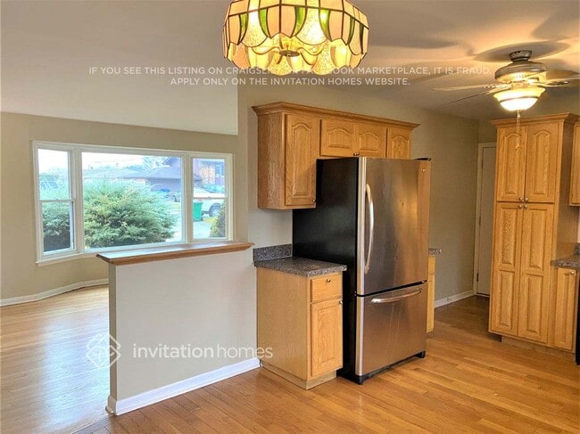 Building Photo - 7648 S Oconto Ave