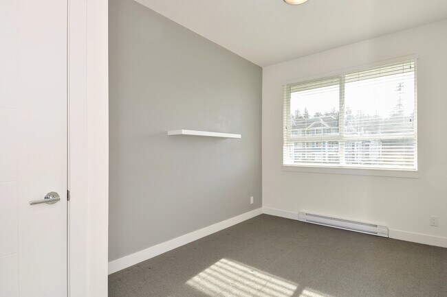 Building Photo - 16398 64 Ave
