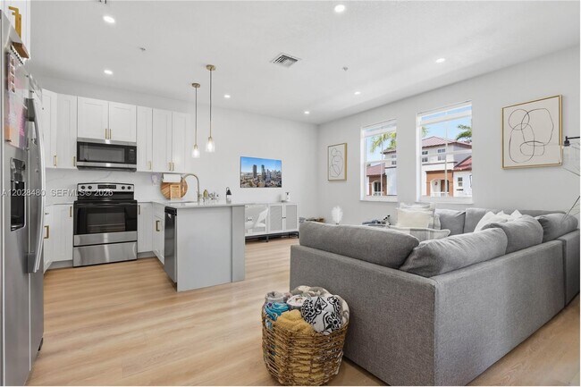 Building Photo - 4425 SW 160th Ave