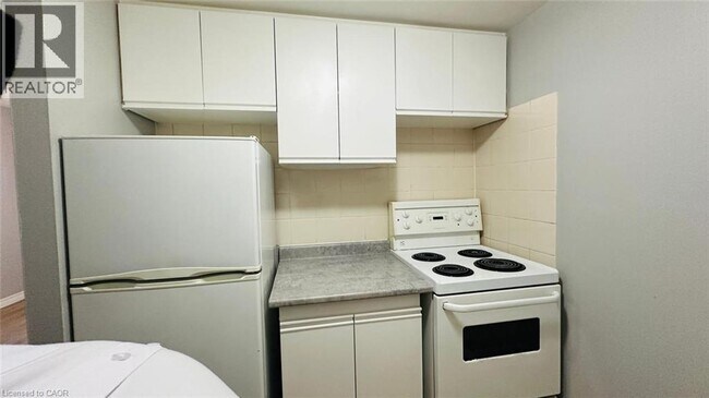 Photo du bâtiment - 1200 Courtland Ave E